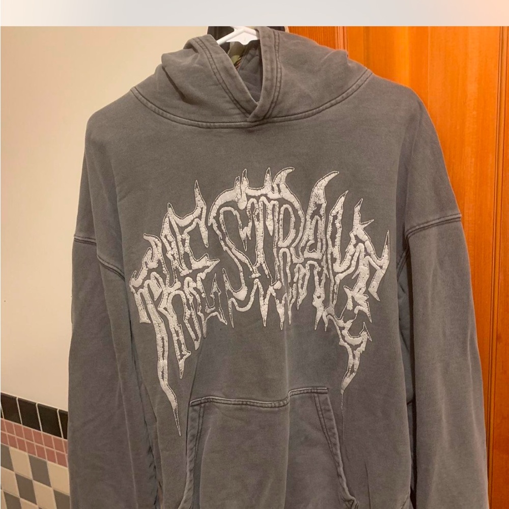 Looking to buy this hoodie!!